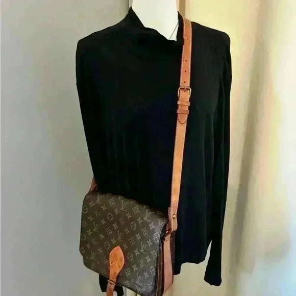 LV CARTOUCHIERE GM SHOULDER BAG MONOGRAM- 100% authentic & ready for the summer - Picture 5 of 15